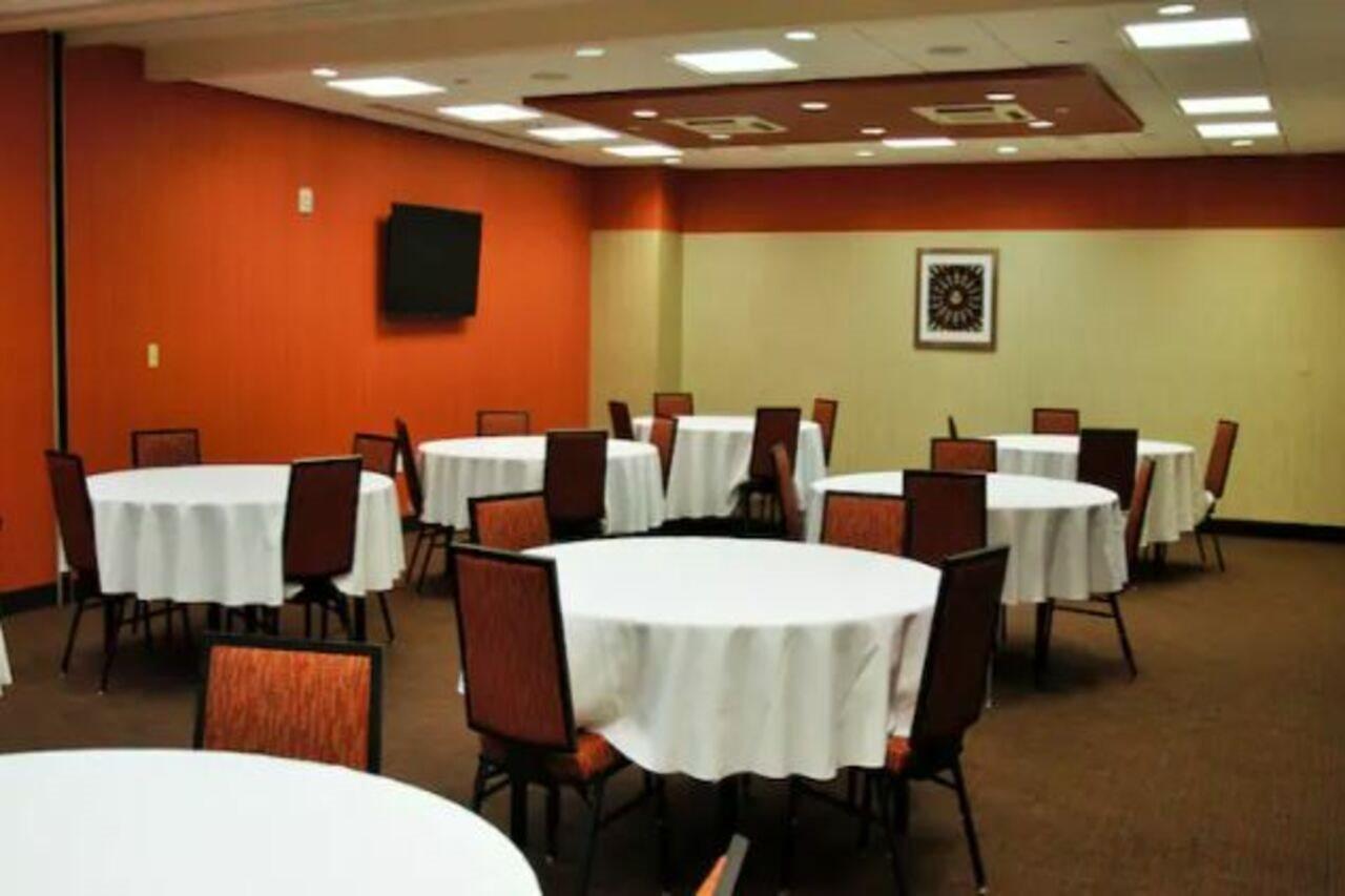 Hampton Inn & Suites Cincinnati / Uptown - University Area Ngoại thất bức ảnh