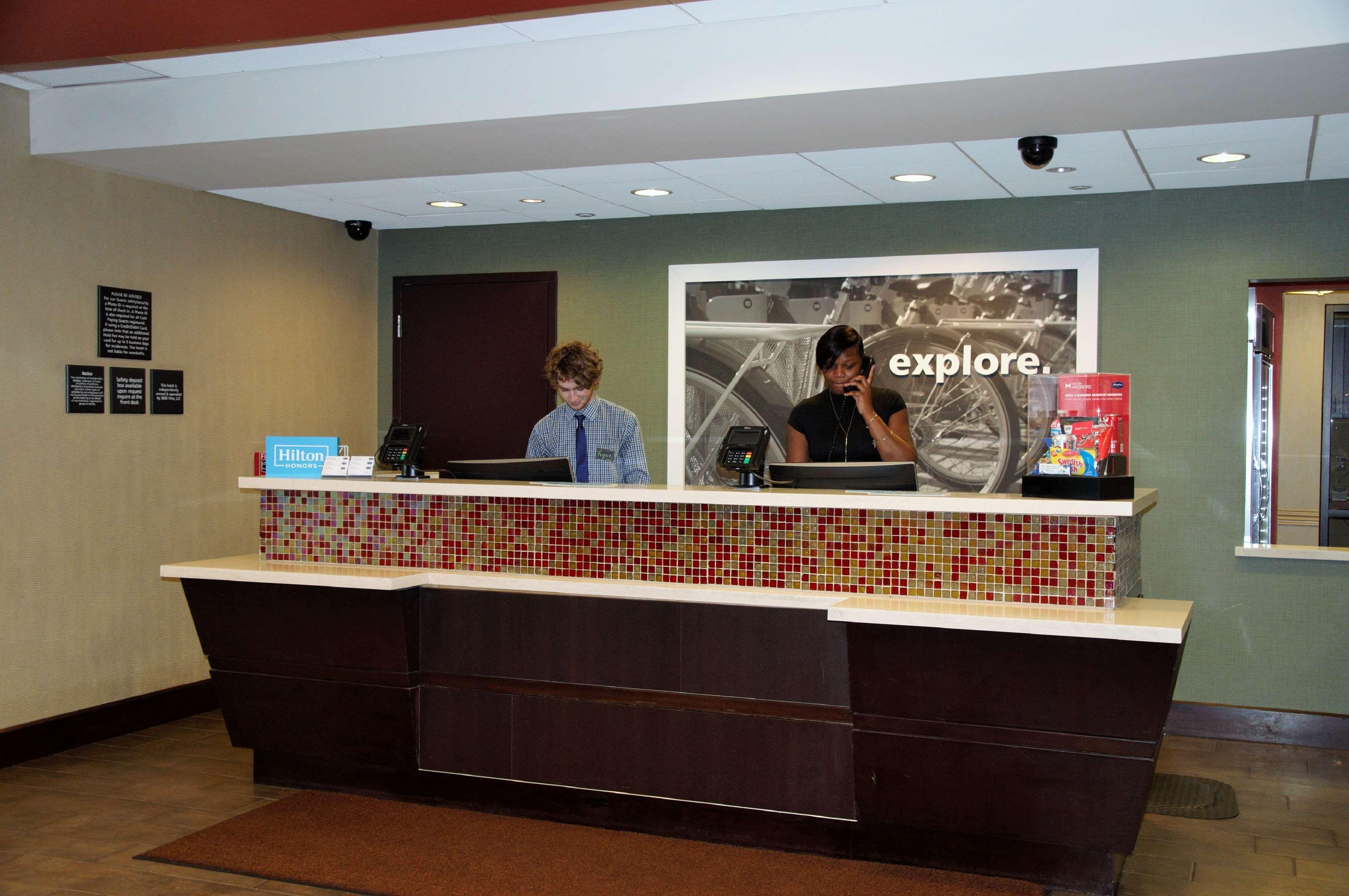 Hampton Inn & Suites Cincinnati / Uptown - University Area Ngoại thất bức ảnh