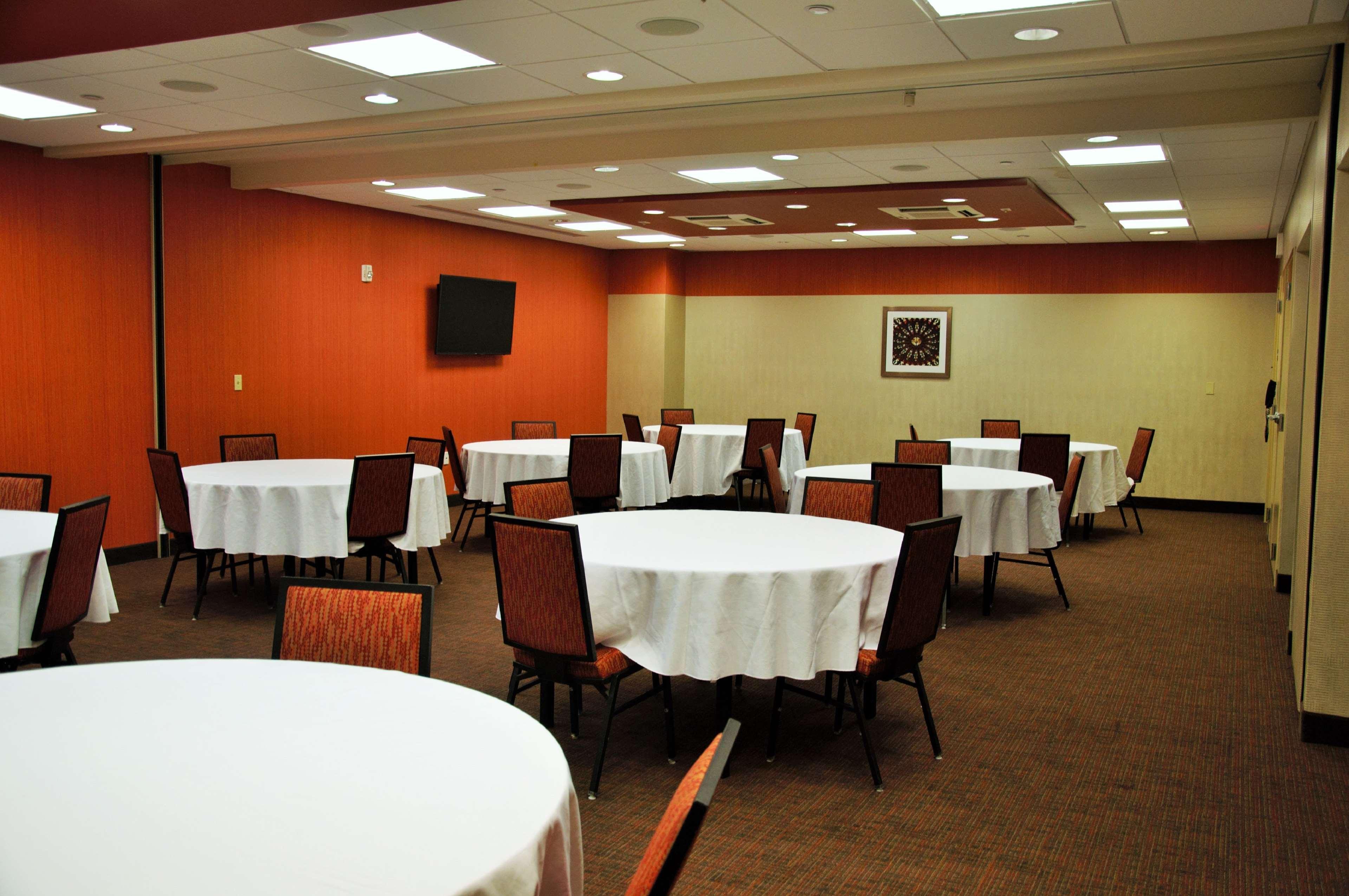 Hampton Inn & Suites Cincinnati / Uptown - University Area Ngoại thất bức ảnh