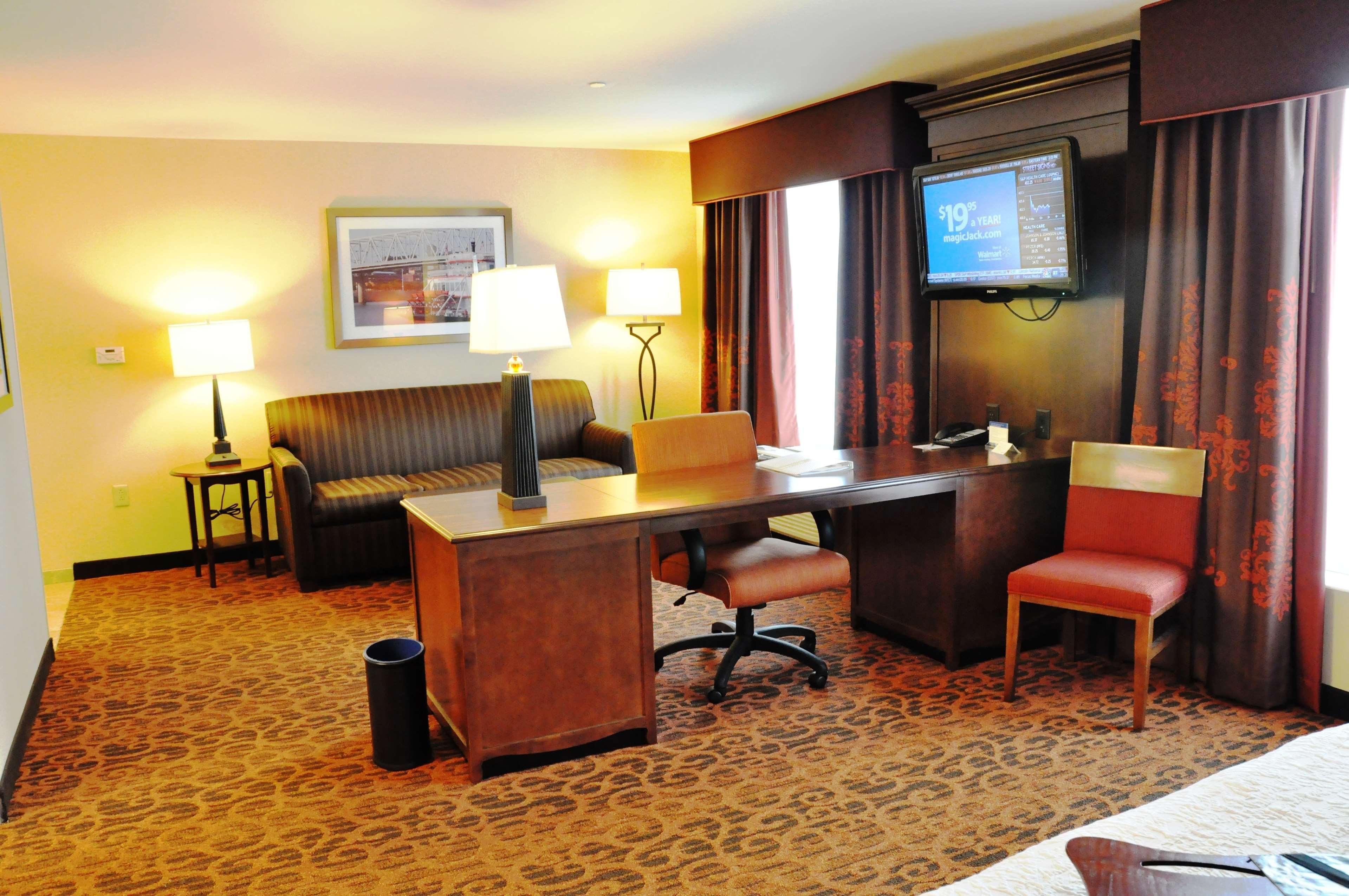 Hampton Inn & Suites Cincinnati / Uptown - University Area Phòng bức ảnh
