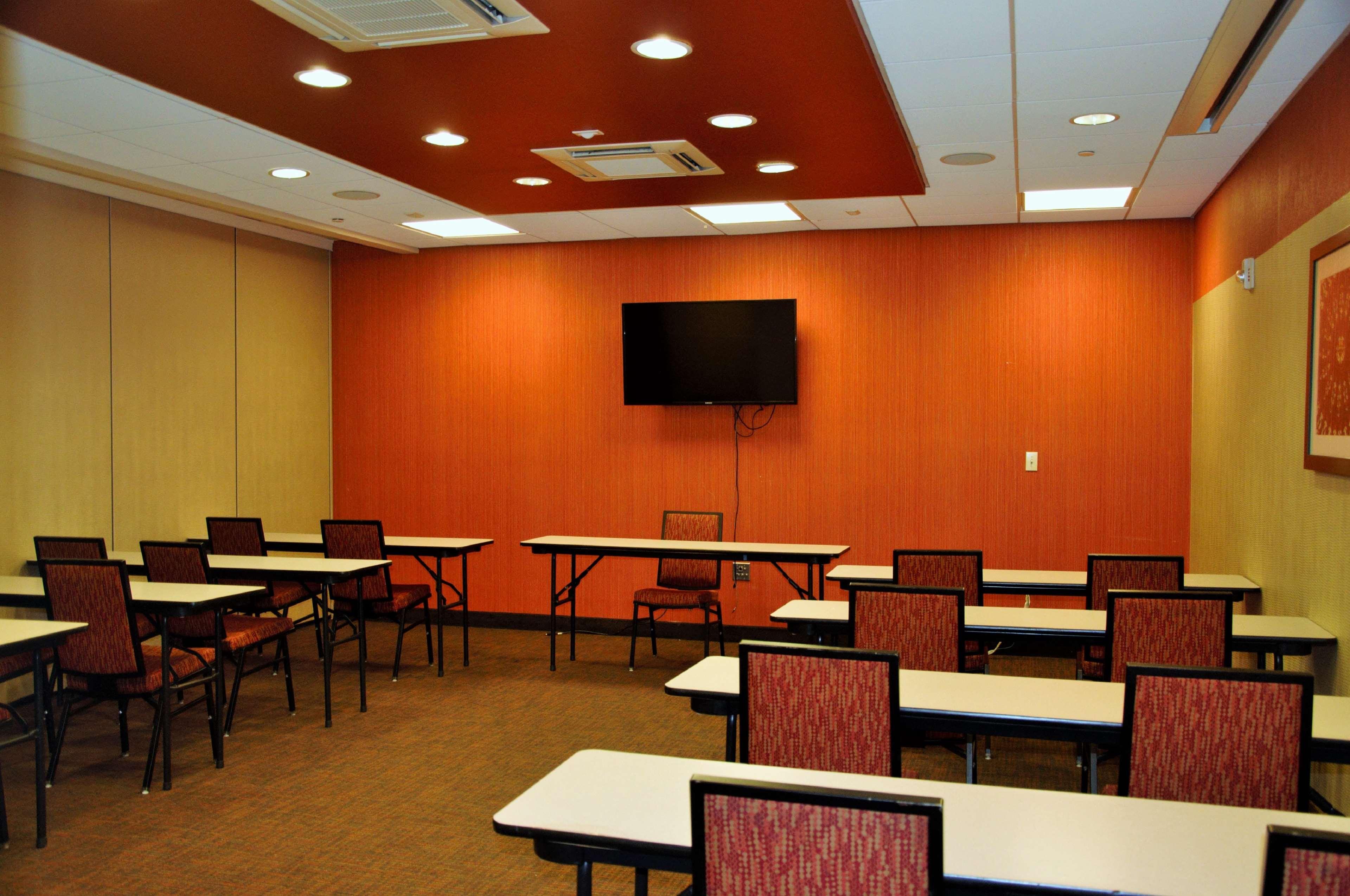 Hampton Inn & Suites Cincinnati / Uptown - University Area Ngoại thất bức ảnh