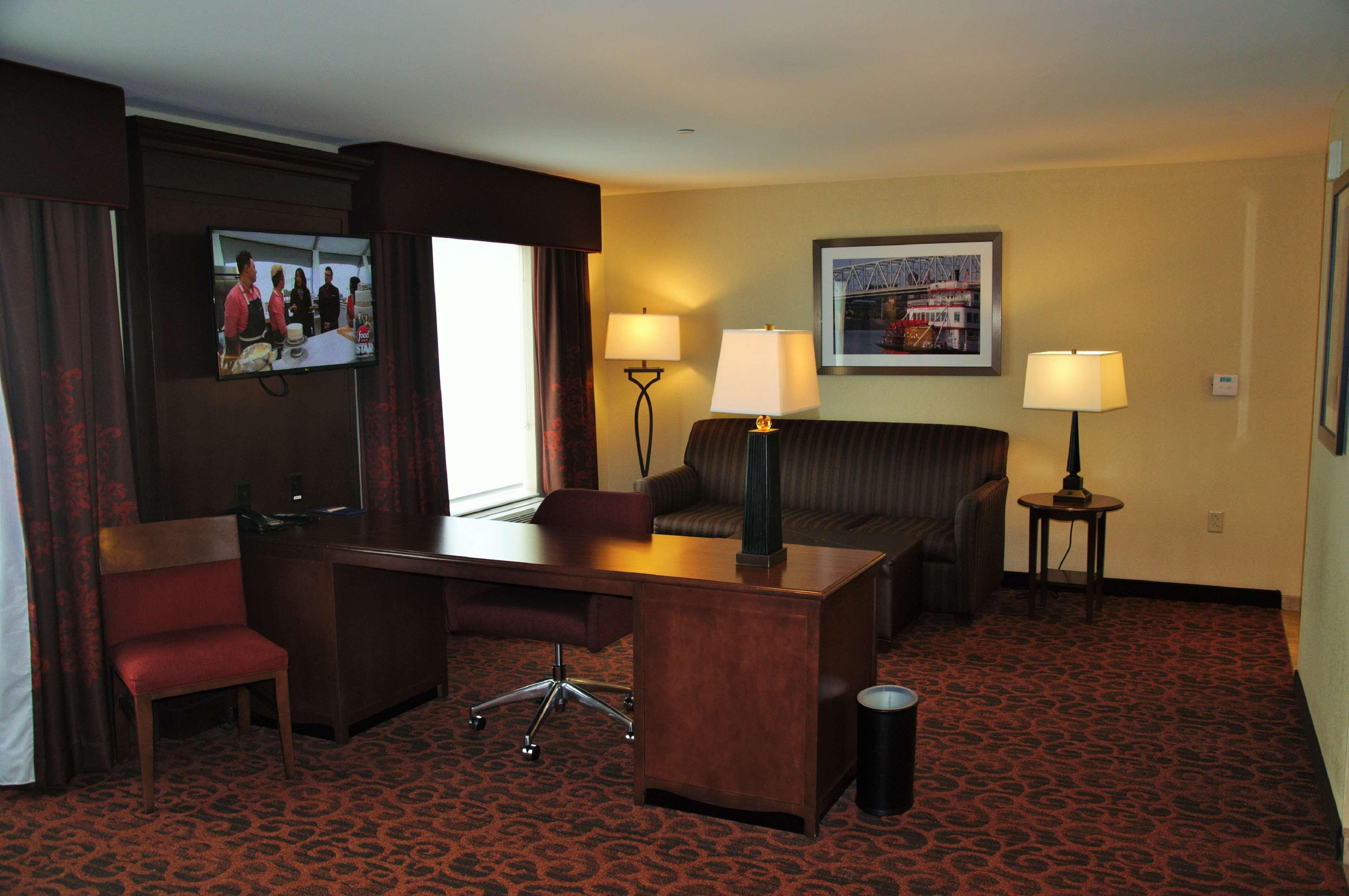 Hampton Inn & Suites Cincinnati / Uptown - University Area Ngoại thất bức ảnh