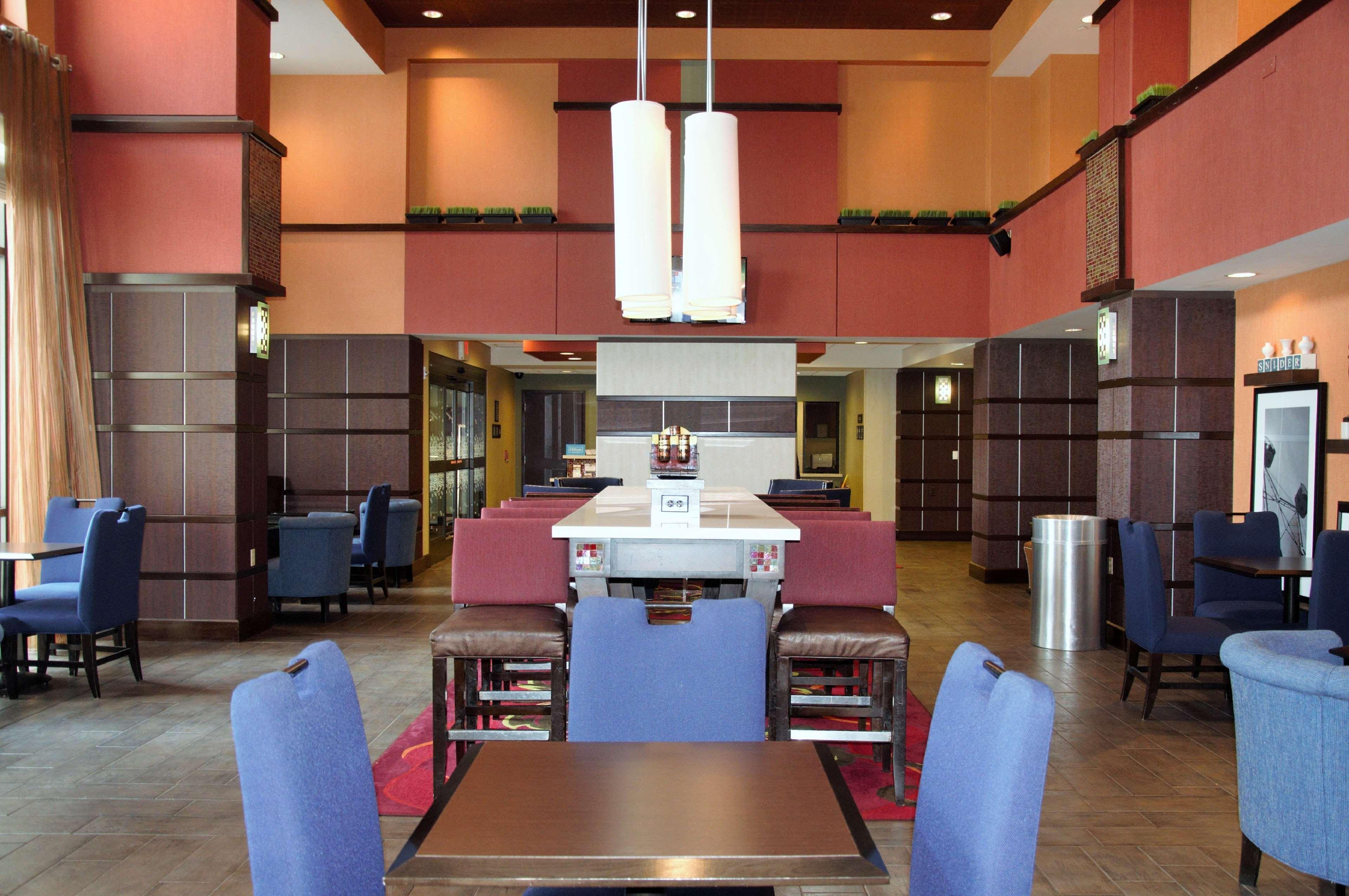 Hampton Inn & Suites Cincinnati / Uptown - University Area Ngoại thất bức ảnh