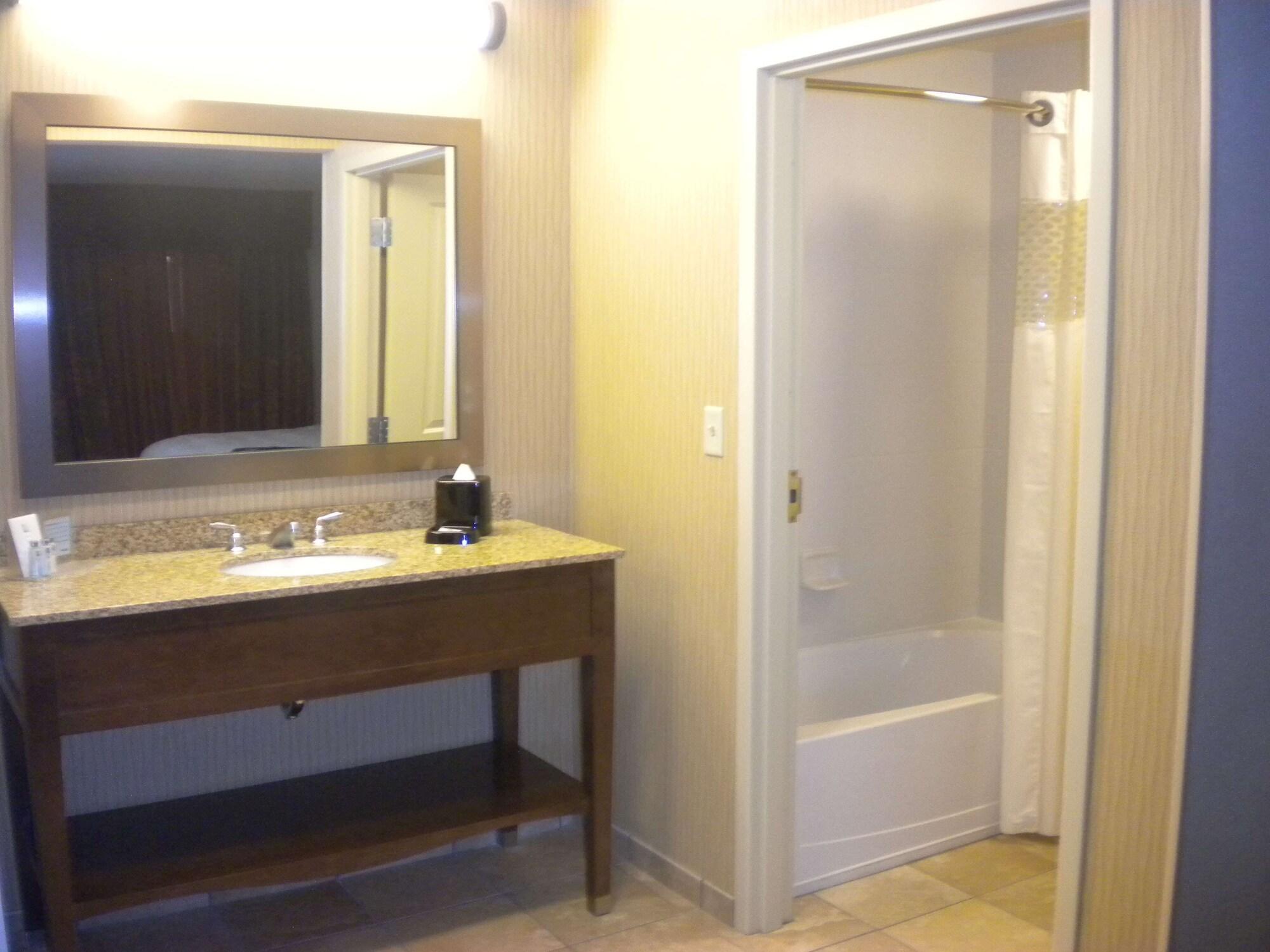 Hampton Inn & Suites Cincinnati / Uptown - University Area Ngoại thất bức ảnh