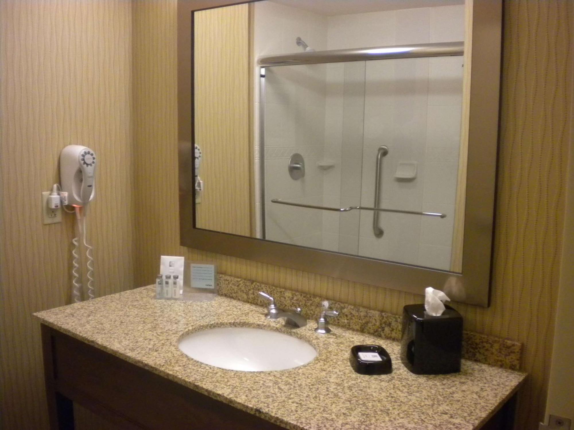 Hampton Inn & Suites Cincinnati / Uptown - University Area Ngoại thất bức ảnh
