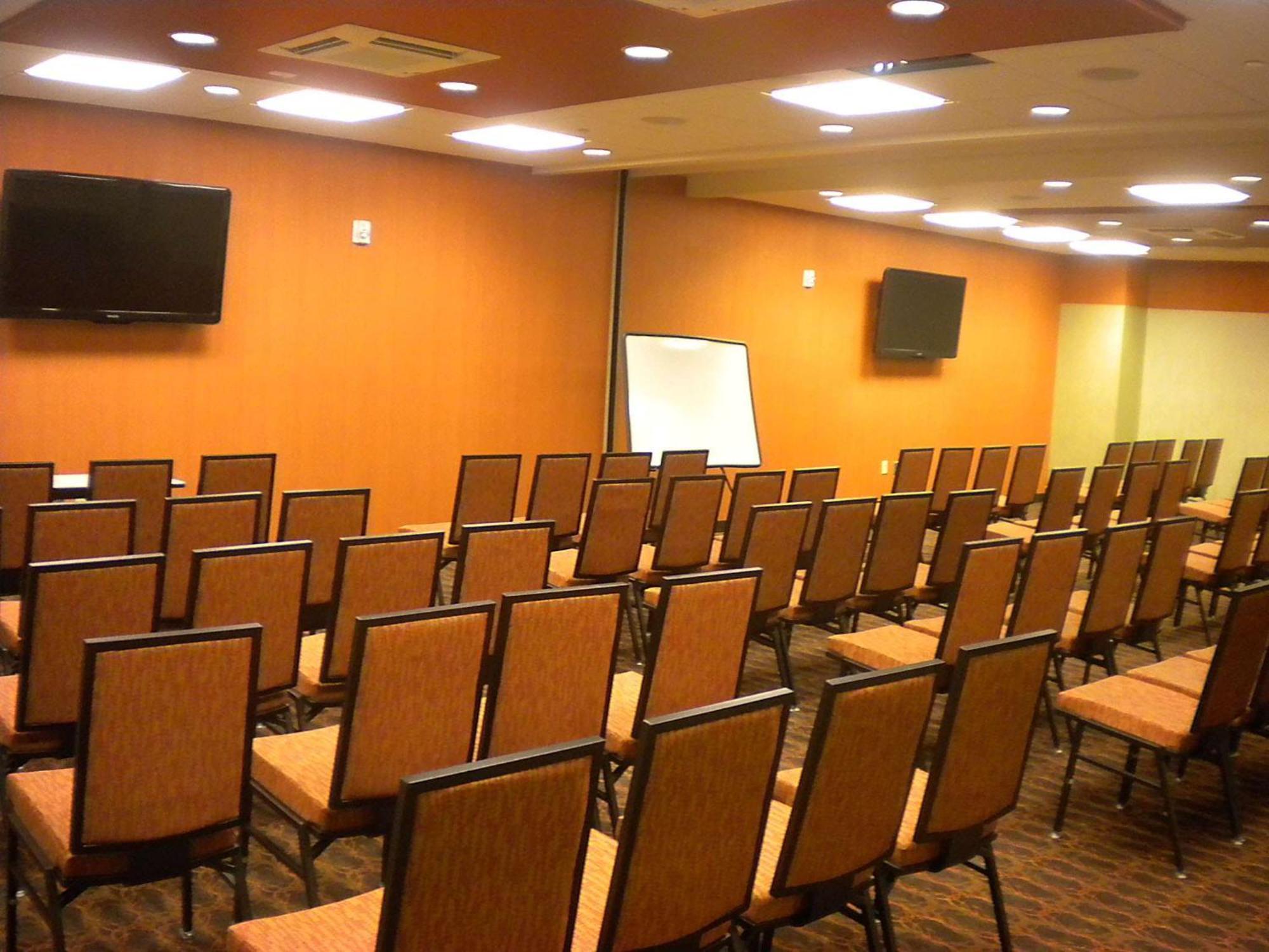 Hampton Inn & Suites Cincinnati / Uptown - University Area Ngoại thất bức ảnh