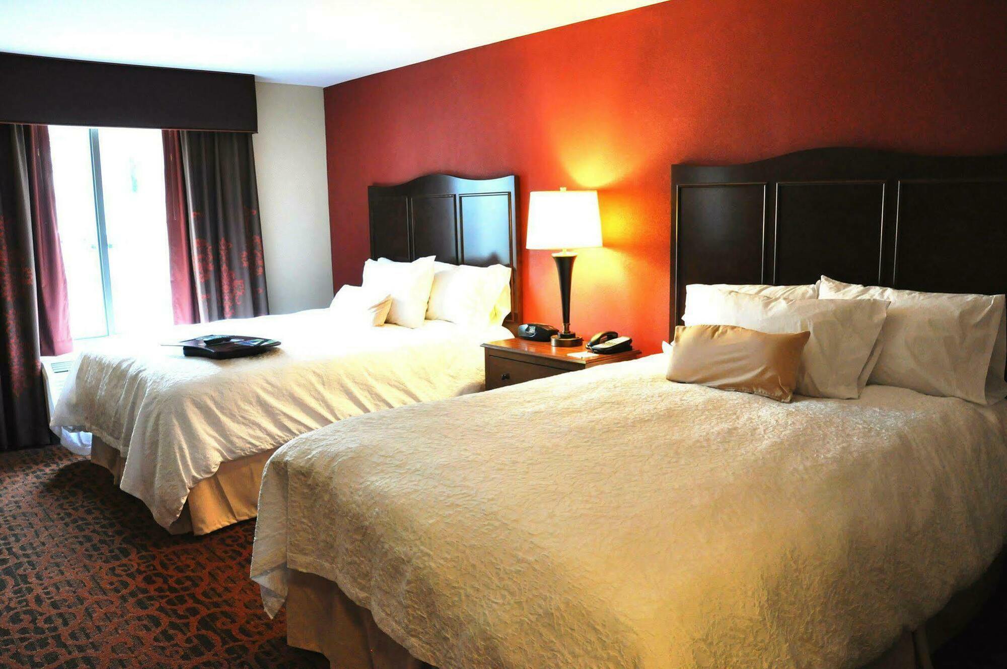 Hampton Inn & Suites Cincinnati / Uptown - University Area Phòng bức ảnh